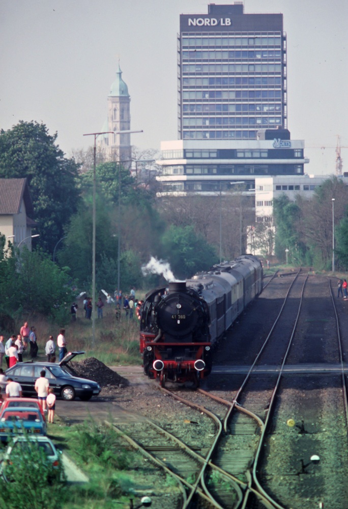 http://images.bahnstaben.de/HiFo/00011_1988 - 150 Jahre Braunschweigische Staatsbahn/3766633163666361.jpg